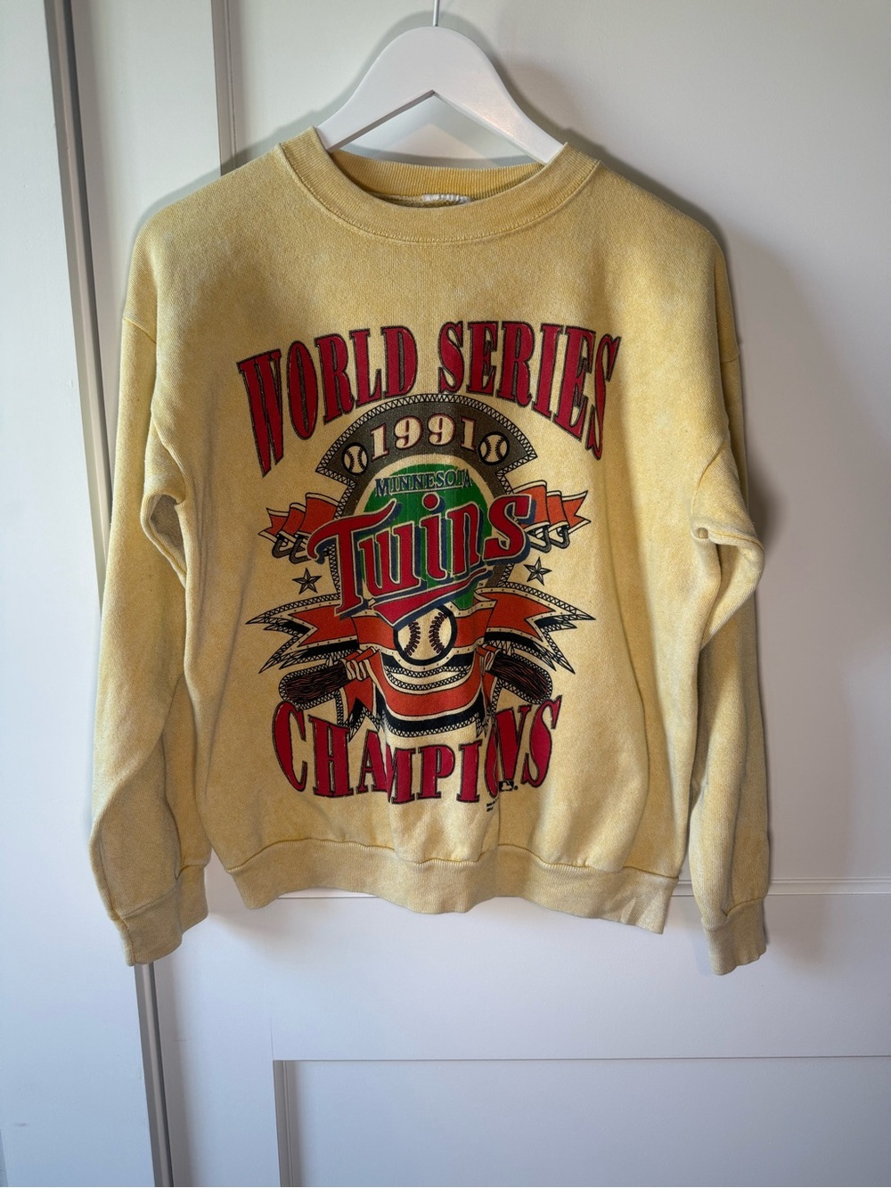 Minnesota Twins 1991 World Series Champion Yellow Crewneck Sweatshirt